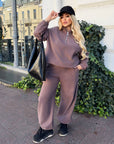 Fleece set with wide-leg trousers in polyester and elastane, image of a comfortable and stylish outfit.