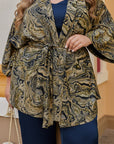 Kimono estampado con cinturón de satén
