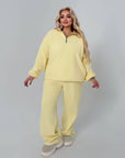 Warm fleece set in polyester and elastane, white, comfortable for cold weather, image of a winter outfit set.