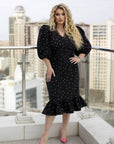 Whiteа новогодишна рокля с буфан Sleeveи на точки, изработена от viscose и polyester, подходяща за празнични поводи.