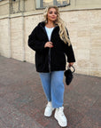 Short faux fur coat in polyester and acrylic, waist-length, in white, with a stylish cut.