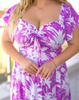 Cotton floral dress  с polyester, подходяща за лятна облеклона, с ярки флорални мотиви и бродерия.