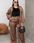 Conjunto elegante de gran tamaño.