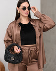 Conjunto elegante de gran tamaño.