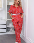 Lightweight set with a belt , изработен от 100% polyester, с лека и елегантна визия.