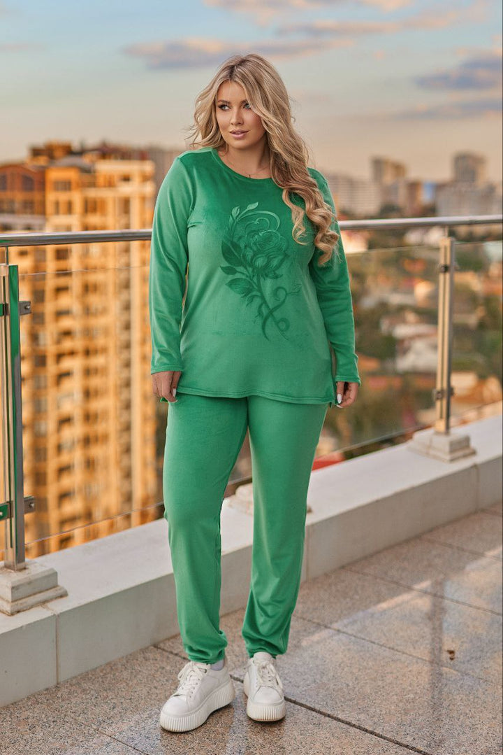 Velvet set with an applique  - Twiggy Shop