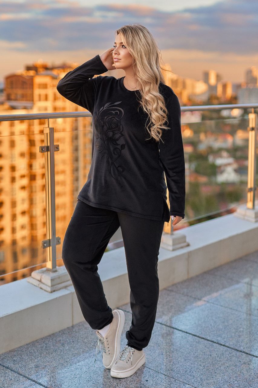 Velvet set with an applique  - Twiggy Shop