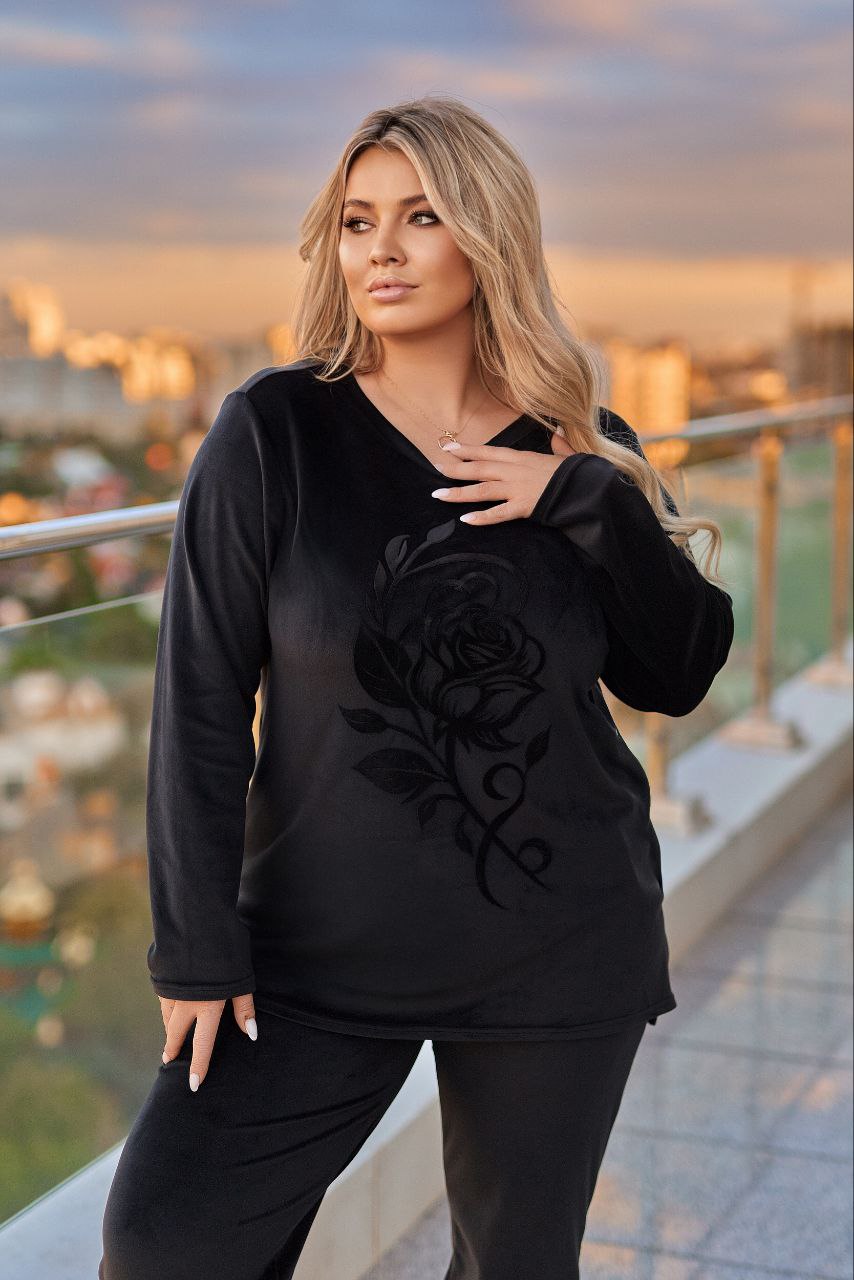 Velvet set with an applique  - Twiggy Shop