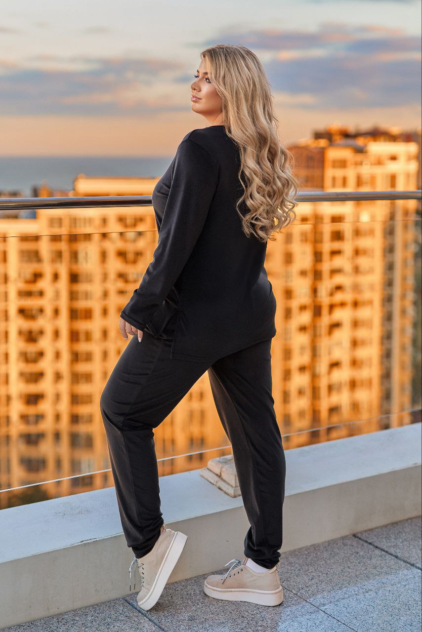 Velvet set with an applique  - Twiggy Shop