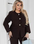 Стиlinen  Beige Blazer with statement buttons , направено от polyester, viscose и spandex, подходящо за ежедневен стил.