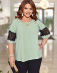 Комплект blouse и широк pants от polyester и lycra, модел с елегантен дизайн и комфортна кройка.
