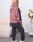 Knit set with checkered inserts , изработен от 97% polyester и 3% spandex, с моден дизайн и комфортен стил.
