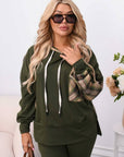 Knit set with checkered inserts , Compositionен от polyester и spandex, показан на изображението.