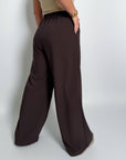 Стиlinen  дамски pants с декорации и копчета, от polyester, viscose и spandex.