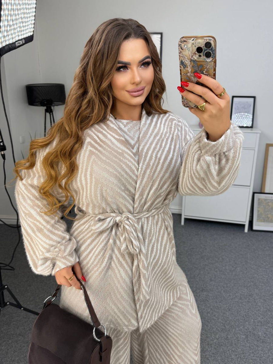 Short plush cardigan  - Twiggy Shop