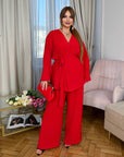 Loose-fit set  от linen  и polyester, стиlinen  и уup toбен за ежедневна носия, изображение на моден дамски комплект.