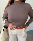 Soft turtleneck jumper from brand, 60% cotton, 20% viscose, 10% polyester and 10% elastane, model for everyday style