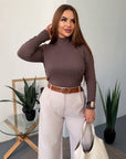 Soft white jumper with turtleneck made from cotton and viscose, model from Composition, suitable for everyday style.