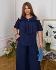 Комплект от памучна Fabric с волан, 70% cotton и 30% polyester, изображение на елегантен дамски комплект.