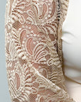 Дълга рокля със lace от polyester, модел SV082025, Whiteа, с деликатни дантеlinen и детайли, елегантна и стилна.