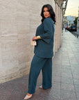 Loose-fitting set with rhinestones, polyester, viscose and lycra, with a stylish design and embellishments with rhinestones.