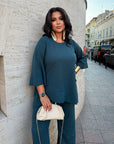 Loose-fitting set with rhinestones, made from polyester, viscose and lycra, shown in the image.