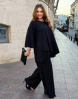 Loose-fitting set with rhinestones, polyester, viscose and lycra, stylish and comfortable for everyday wear.