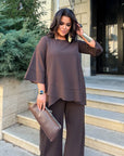 Loose-fitting set with rhinestones, polyester, viscose and lycra, fashionable and elegant for everyday life.