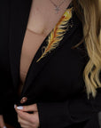 Стиlinen  White Printed blazer , направено от polyester, lycra и nylon, показано на модел върху светъл фон.