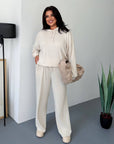 Soft ribbed knitted set with long sleeves and trousers, in a neutral colour, made from polyester, viscose and elastane.