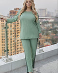 Ribbed fabric set with stripes , polyester и lycra, подходящ за модерен ежедневен стил.