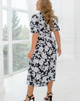 Стилна Floral wrap dress  от марка YR, polyester и lycra, изображение на цветна летна рокля.