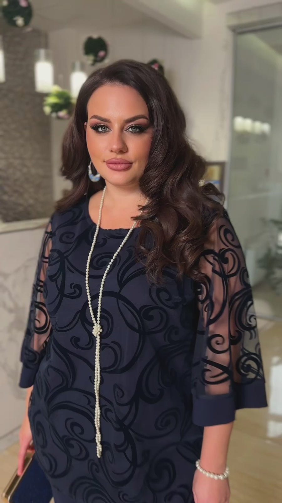 Komplet s bluzom od flokirane tkanine