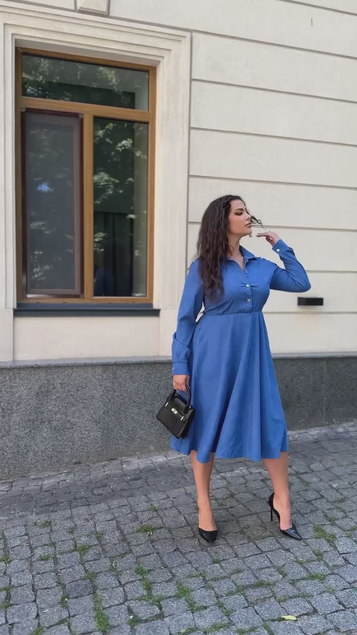 Geripptes Samtkleid mit Taschen