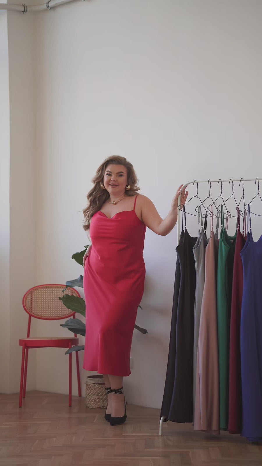 Σατέν φόρεμα με ιμάντες