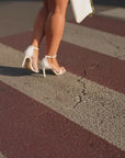 Kurzes Blumenkleid mit Puffärmeln