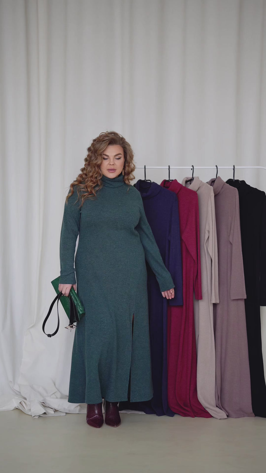 Abito midi realizzato in maglia strutturata