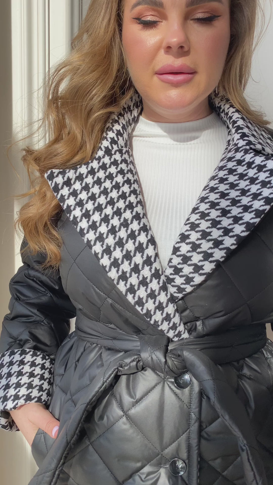 Langer Nylonmantel mit Kragen