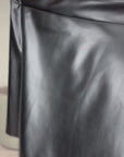 Krátka sukňa zo syntetickej kože