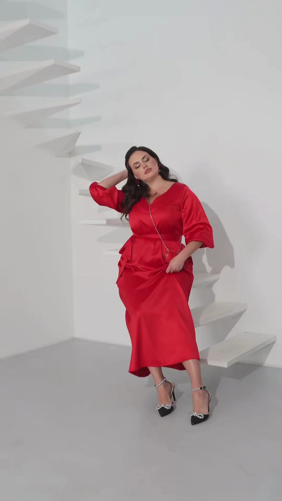 Długa satynowa sukienka