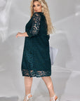 Loose-fitting lace dress