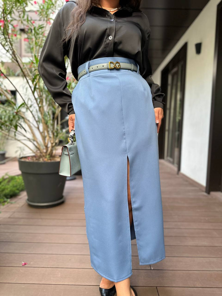 Long skirt with a slit