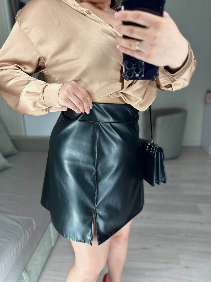 Short skirt from synthetic leather