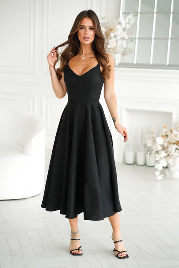 Fitted dress with straps